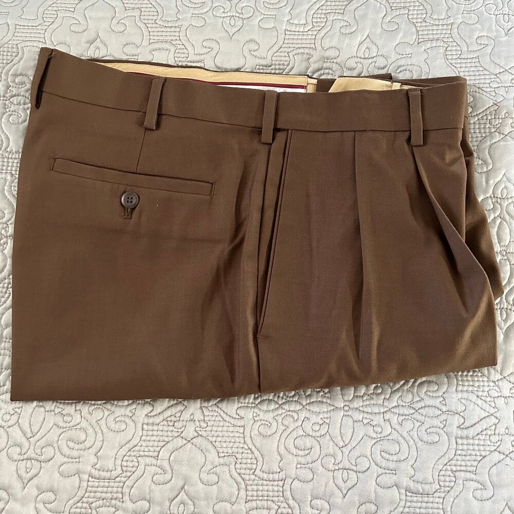 Men's Louis Raphael size 38-32 brown pants, cuffed